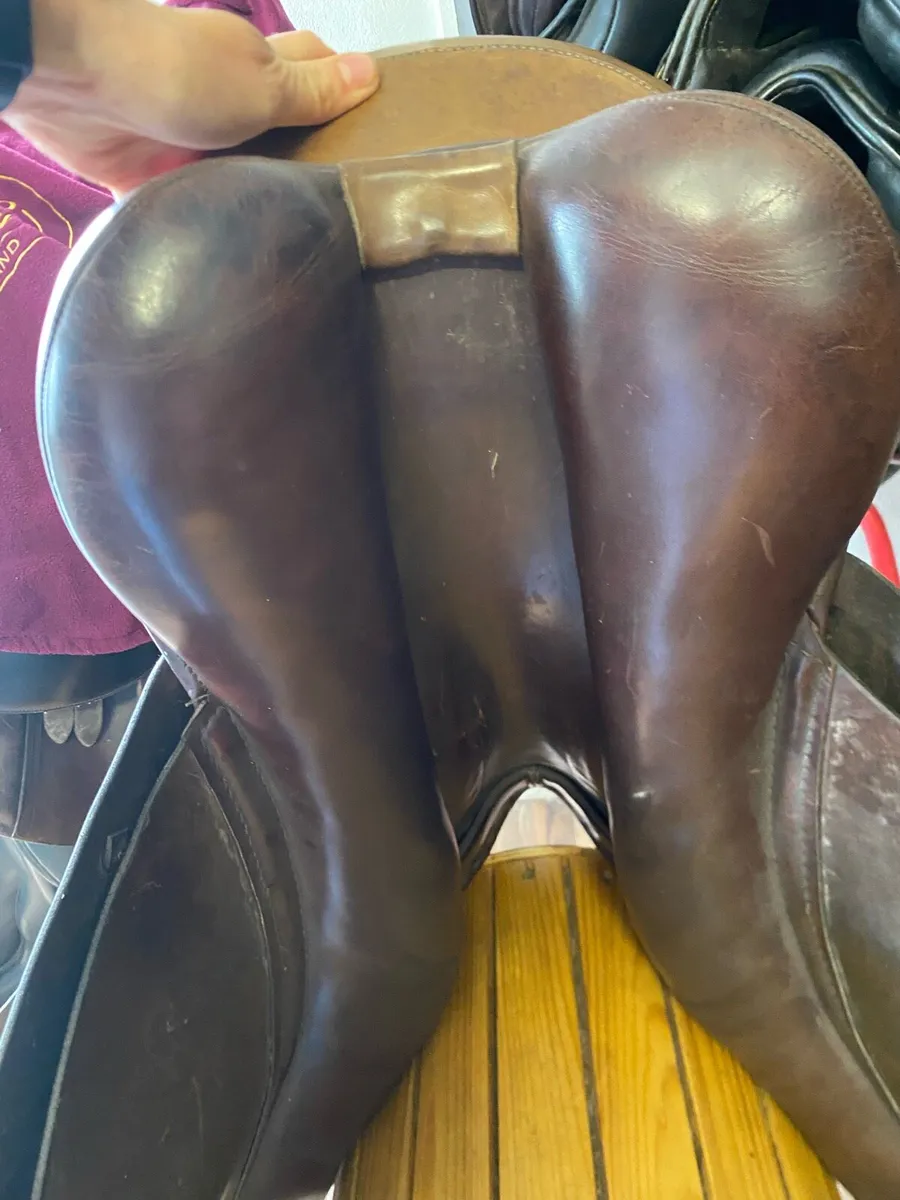 Leather saddle symonds brown 17.5 - Image 4