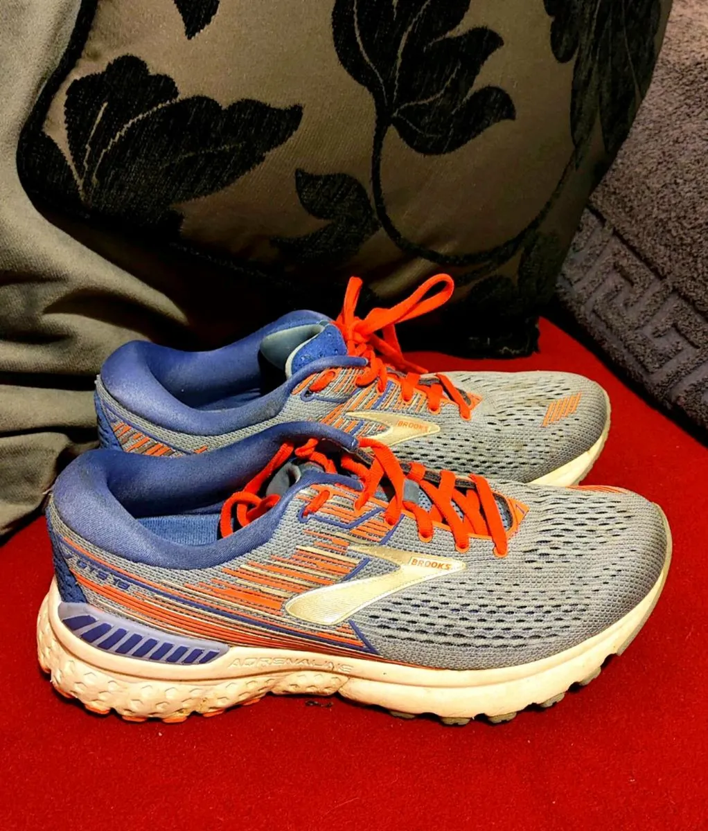 🏃‍♀️ Brooks Adrenaline GTS Running Shoes – Size E - Image 1