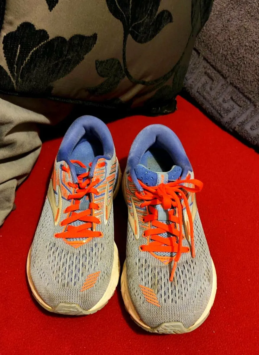 🏃‍♀️ Brooks Adrenaline GTS Running Shoes – Size E - Image 2