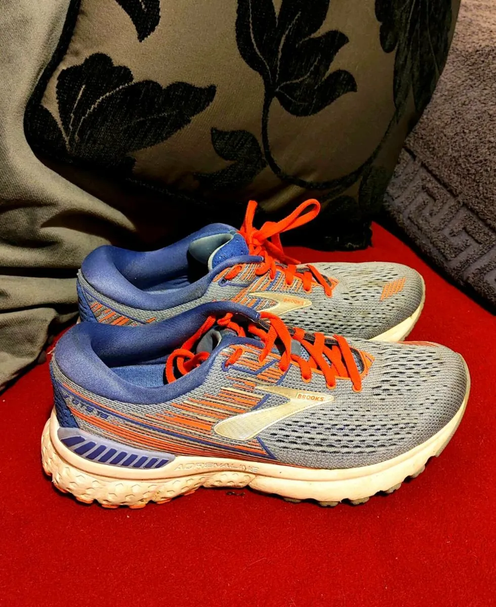 🏃‍♀️ Brooks Adrenaline GTS Running Shoes – Size E - Image 3
