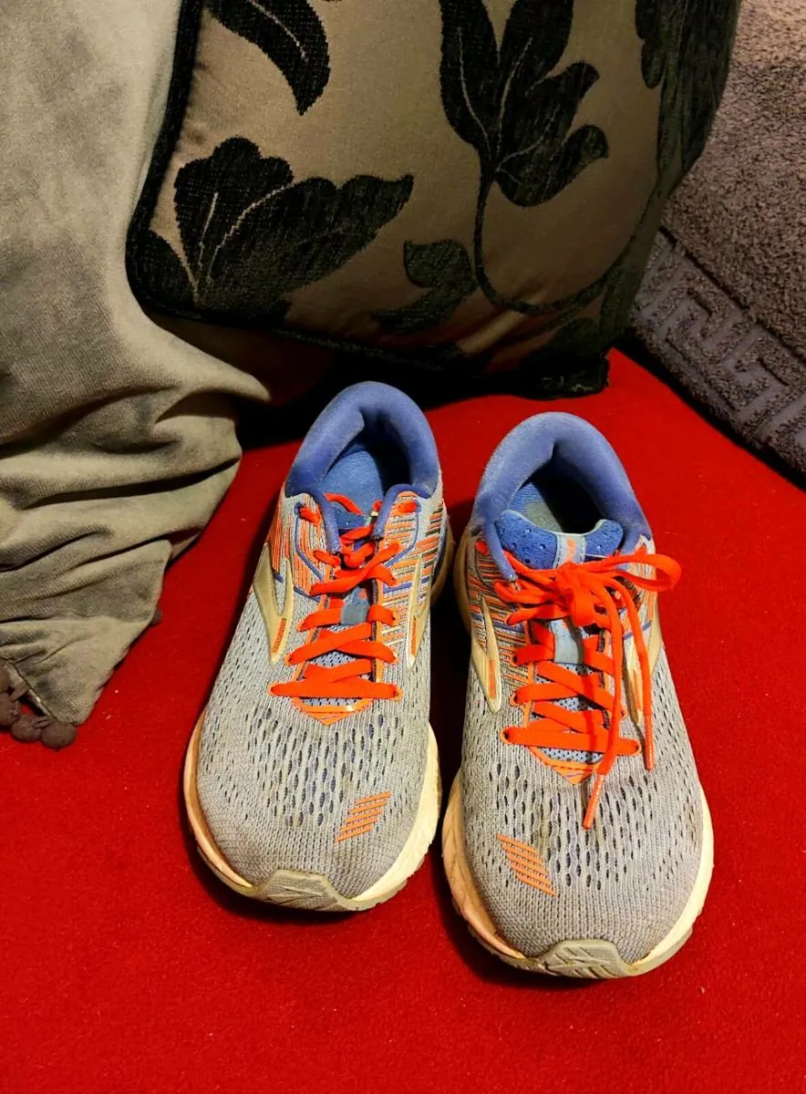 🏃‍♀️ Brooks Adrenaline GTS Running Shoes – Size E - Image 4