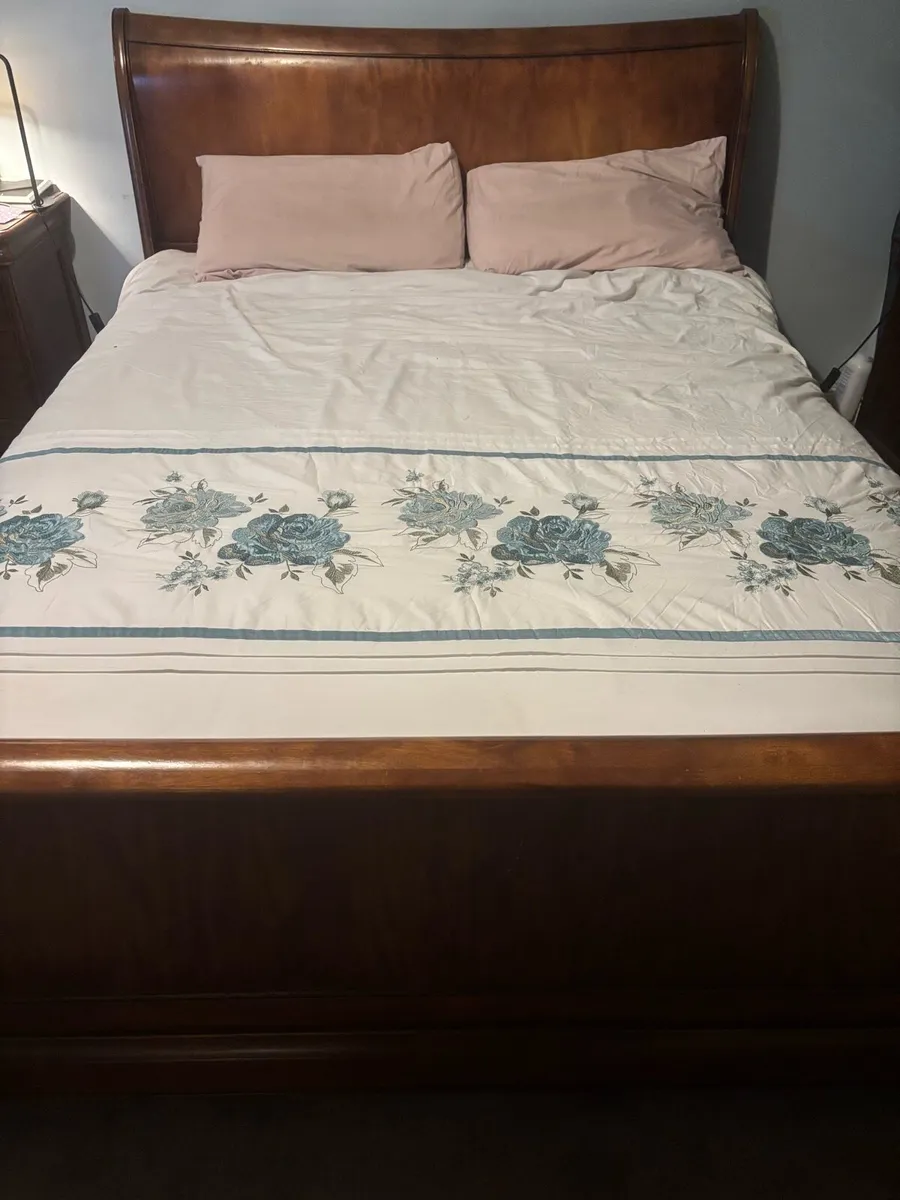 King Sleigh Bed - Willis & Gambler - Image 1