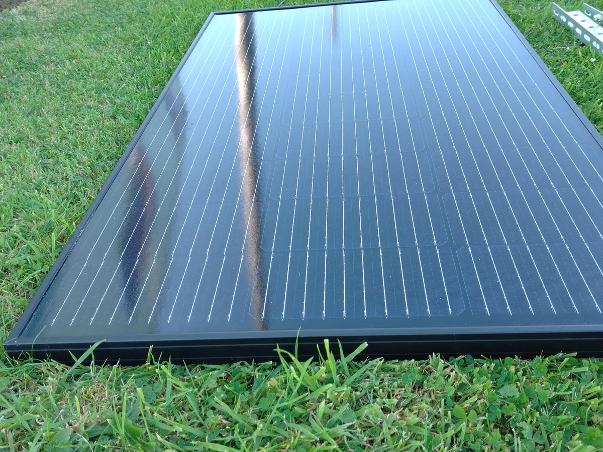 100 Watt Ecoflow Solar Panels and x2 Wall Mounts - Image 4