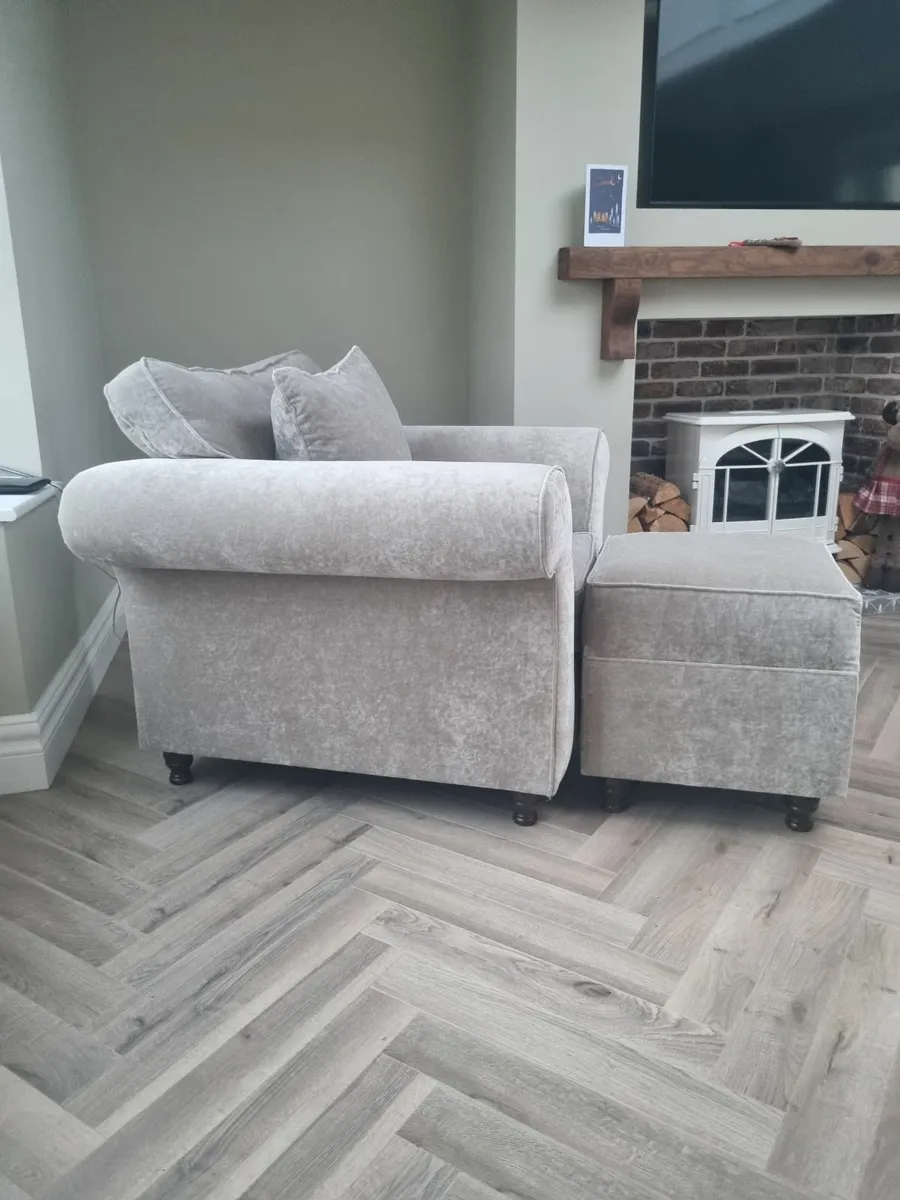 Armchair and foot stool - Image 4