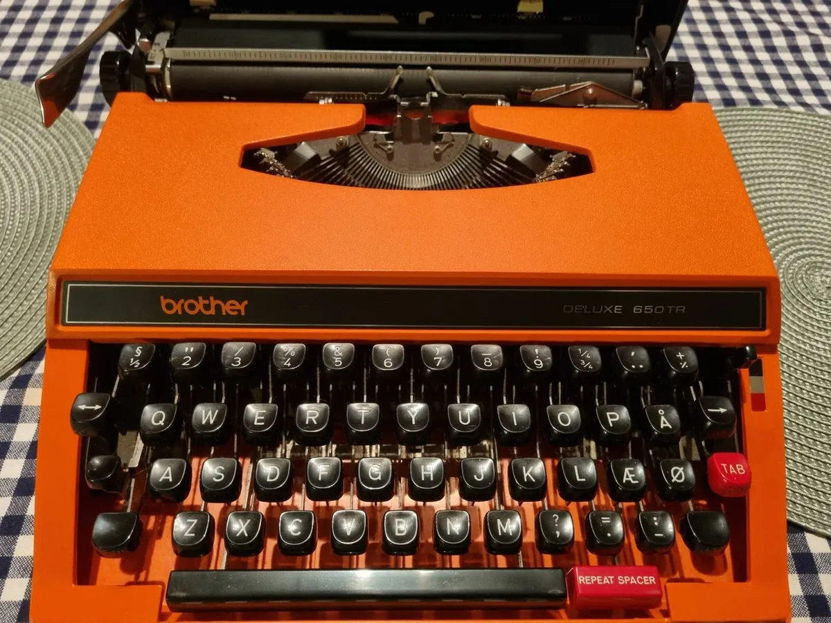 Brother Deluxe 650TR portable typewriter - Image 4