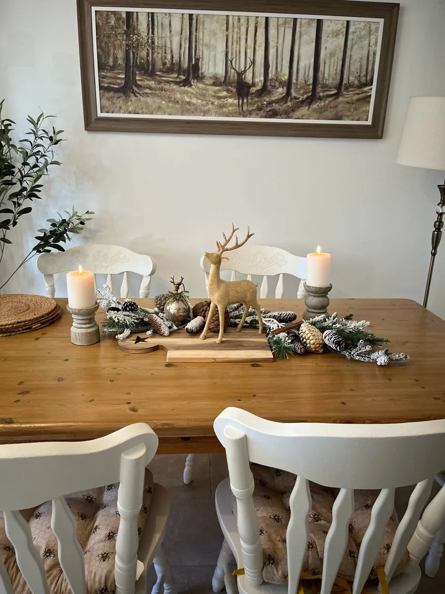 Table and chairs - Image 2