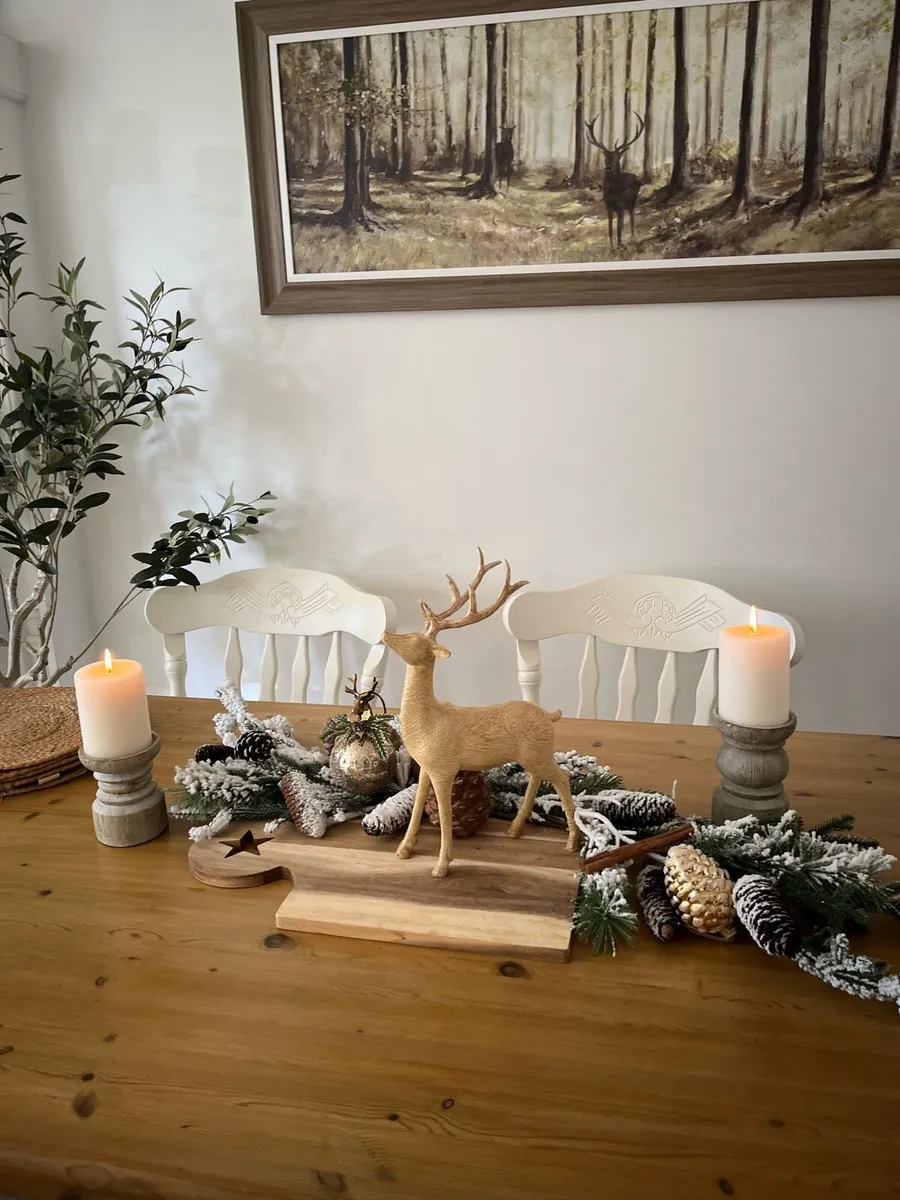 Table and chairs - Image 4