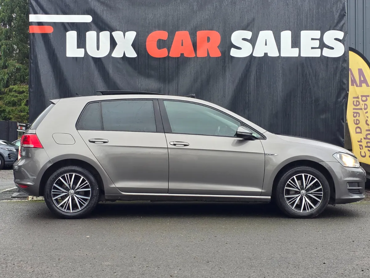 2016 VW Golf 1.6 TDI LOUNGE / ** PANORAMIC ROOF ** - Image 2