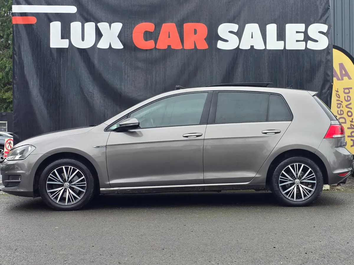2016 VW Golf 1.6 TDI LOUNGE / ** PANORAMIC ROOF ** - Image 3