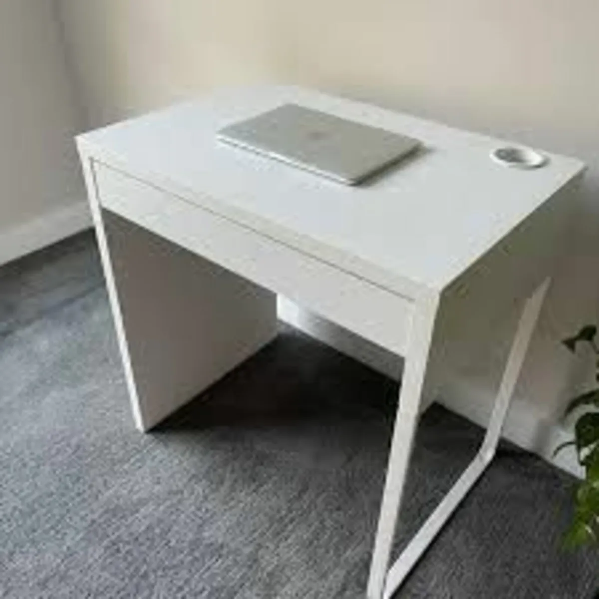 IKEA desk - Image 1