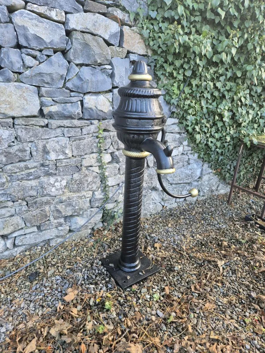 Water fountain - Image 1