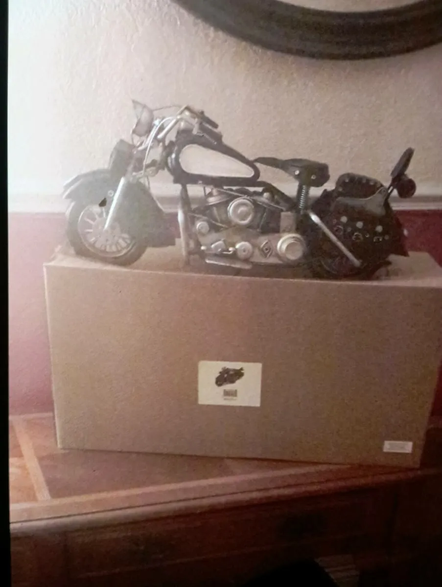 VINTAGE BLACK & CREAM STEEL MOTORCYCLE  MODLE - Image 3