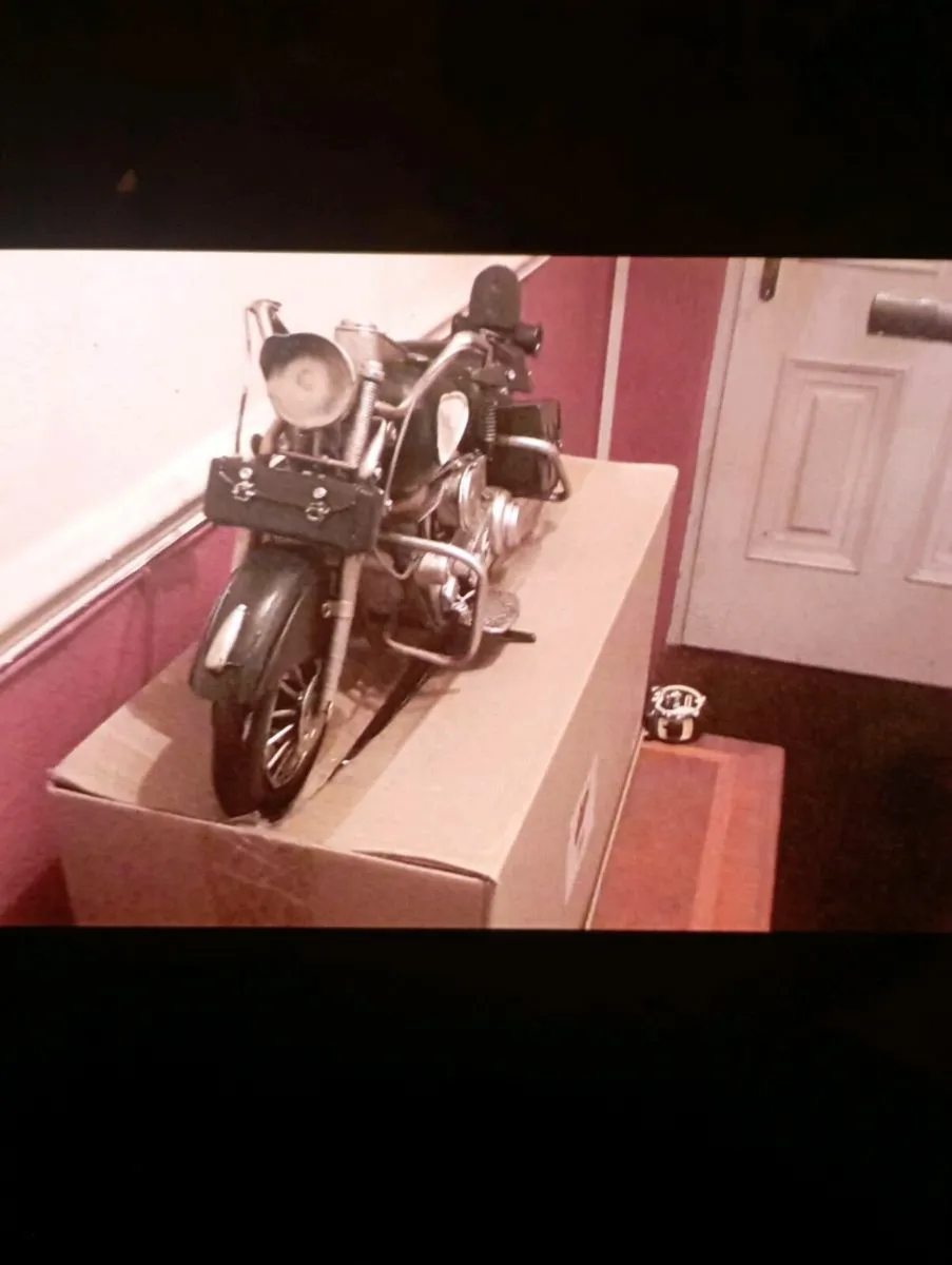 VINTAGE BLACK & CREAM STEEL MOTORCYCLE  MODLE - Image 4