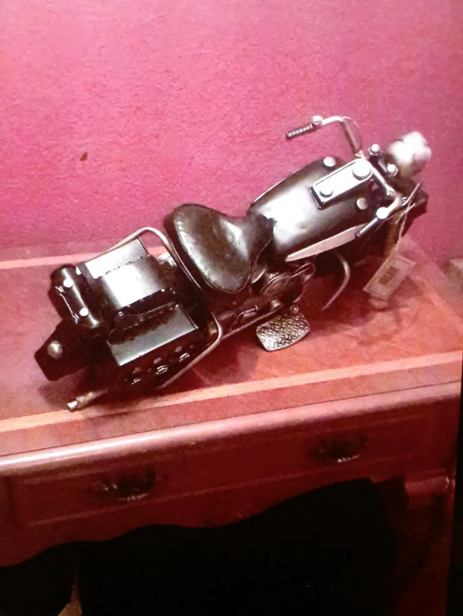 VINTAGE BLACK & CREAM STEEL MOTORCYCLE  MODLE - Image 2