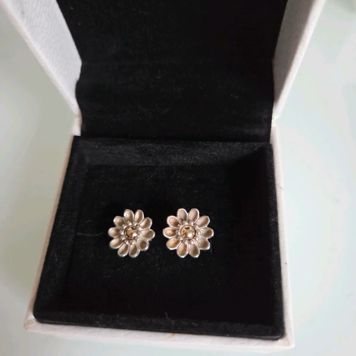 Pandora flower earrings two tone gold perfect - Image 4