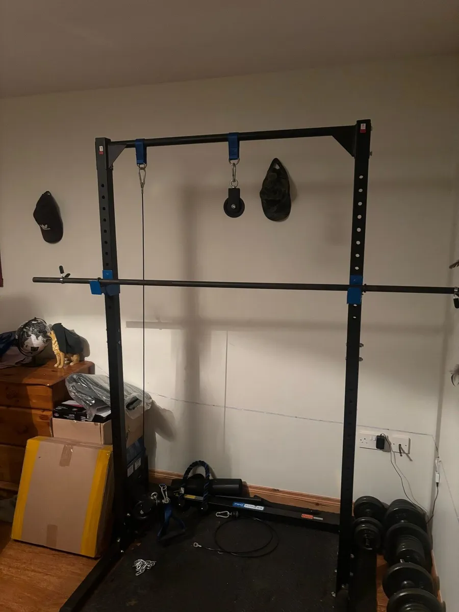 Squat/ bench rack with pull up bar - Image 1