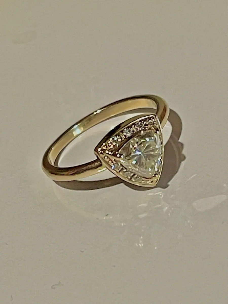 10ct Gold Ring - Image 1