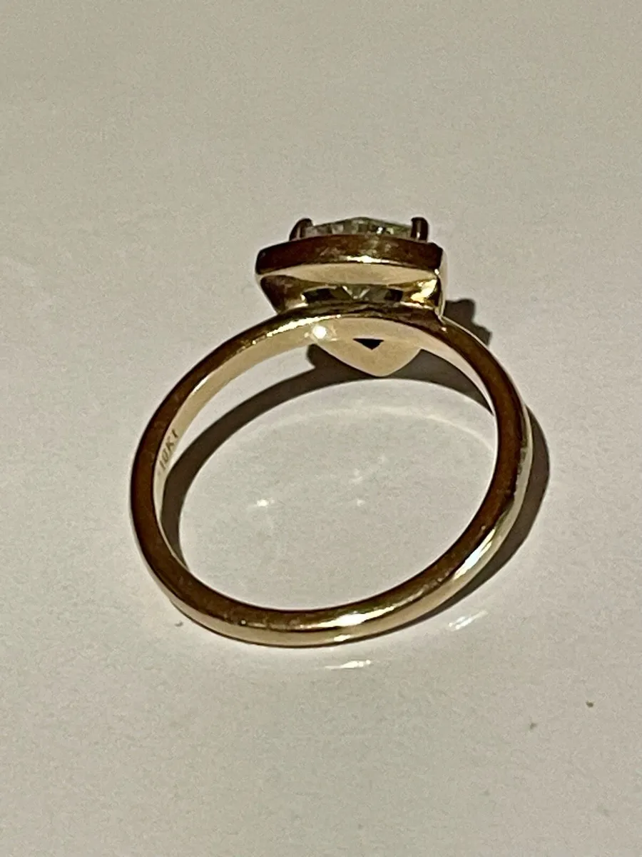 10ct Gold Ring - Image 3