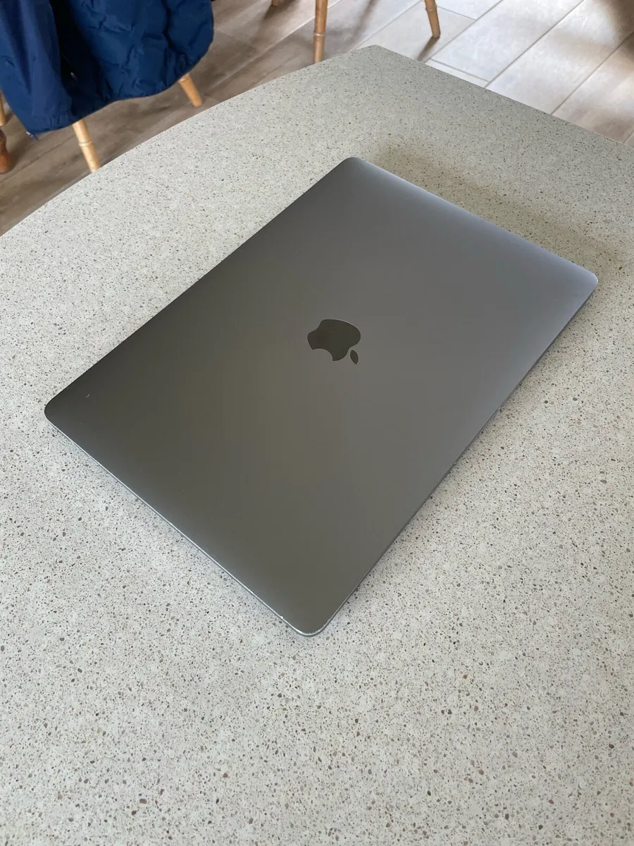 MacBook Pro M2 - Image 2