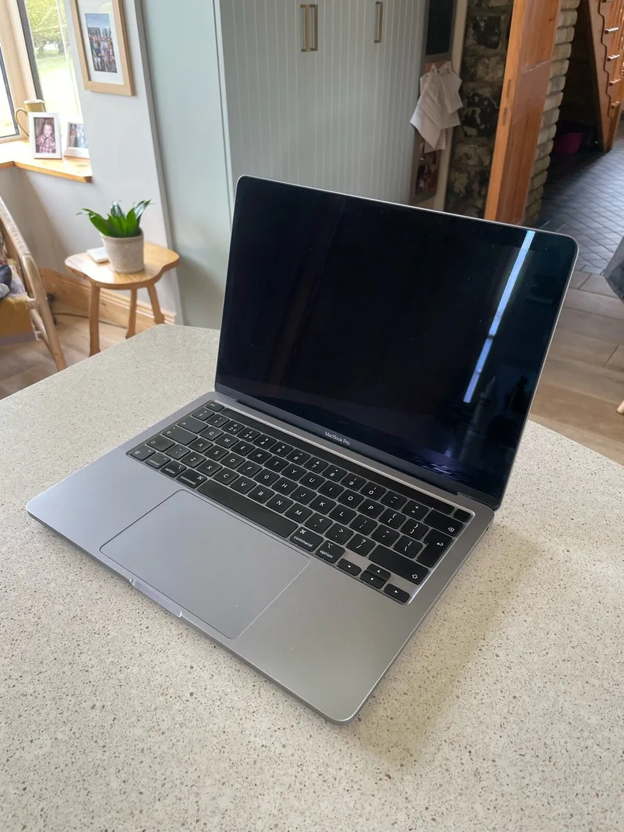 MacBook Pro M2 - Image 3