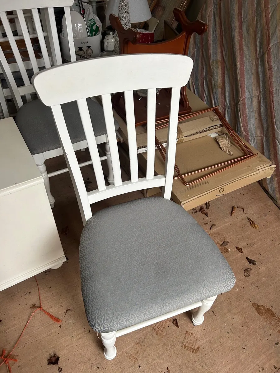 Kitchen table and chairs - Image 2