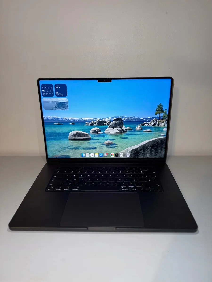Apple MacBook Pro M3 16” - Image 1