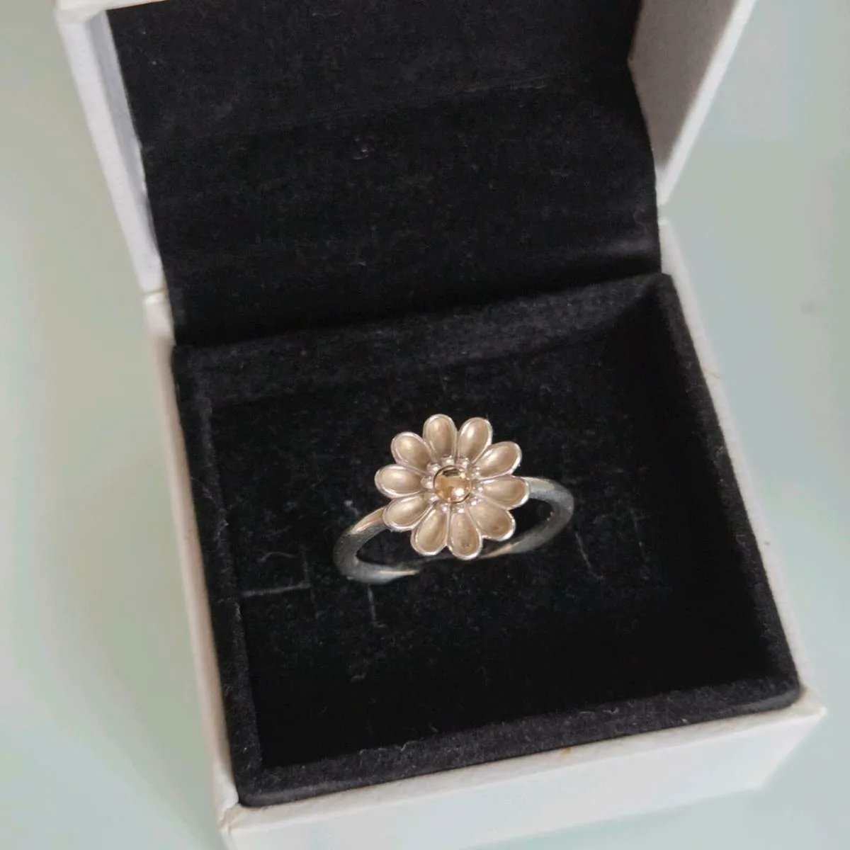 Pandora flower ring two tone gold perfect conditio - Image 4