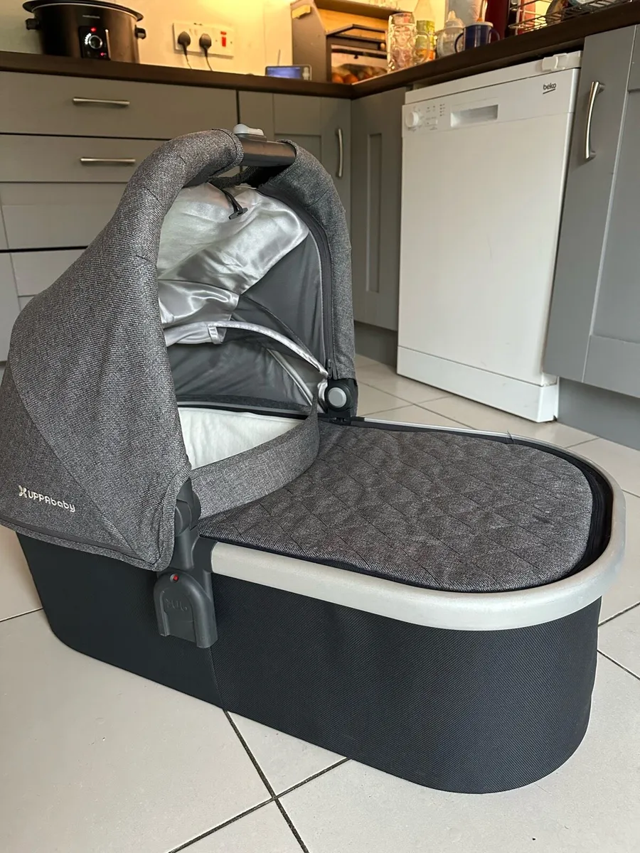 Uppababy Grey Bassinet - Image 2