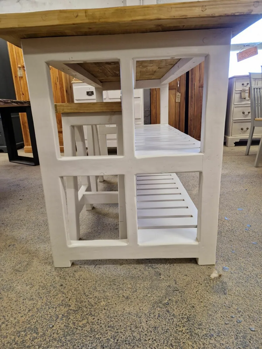 Large rustic pine kitchen island, matching stools - Image 3