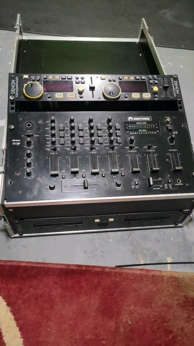 DJ Denon Mixer