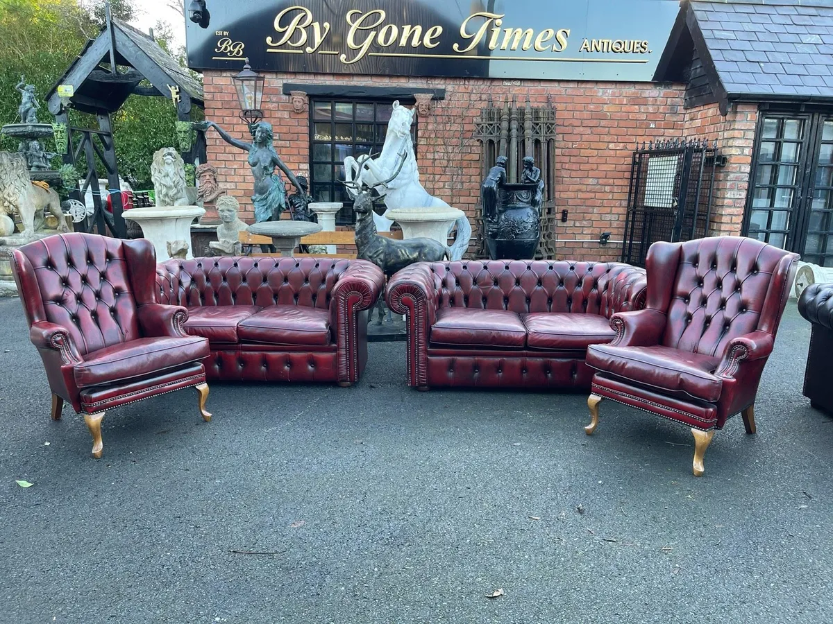 Oxblood chesterfield sofa 🎄🎄🎄 - Image 2