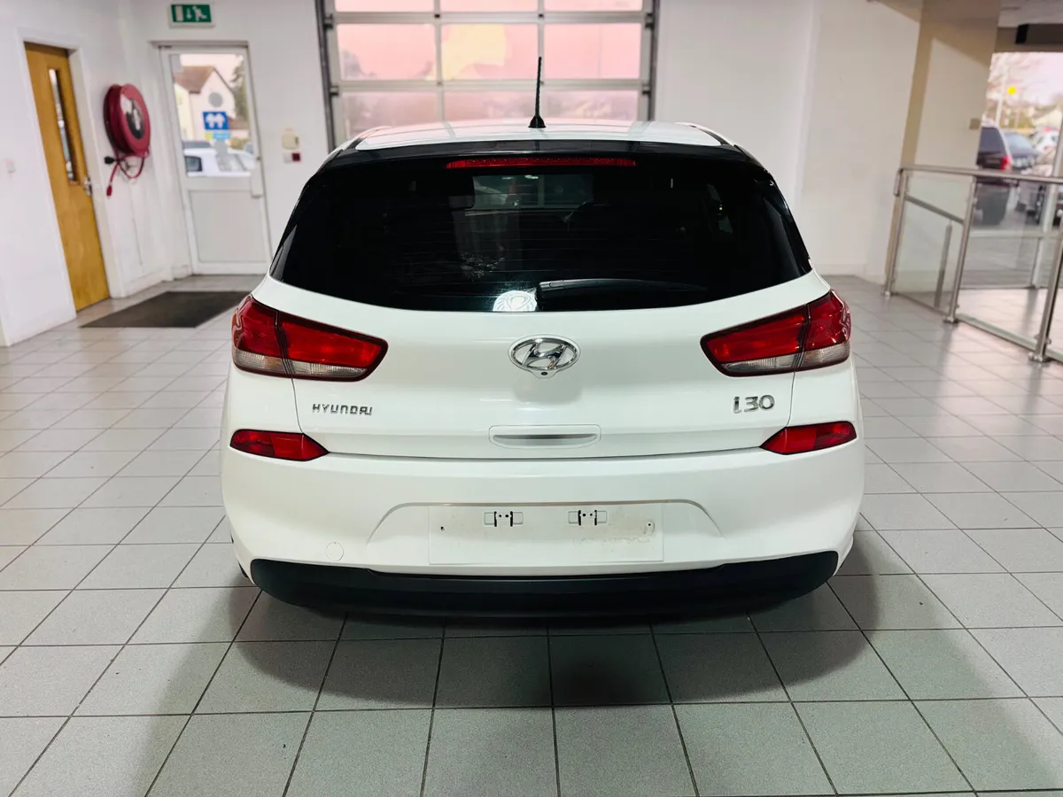 Automatic Hyundai i30 2018 - Image 2