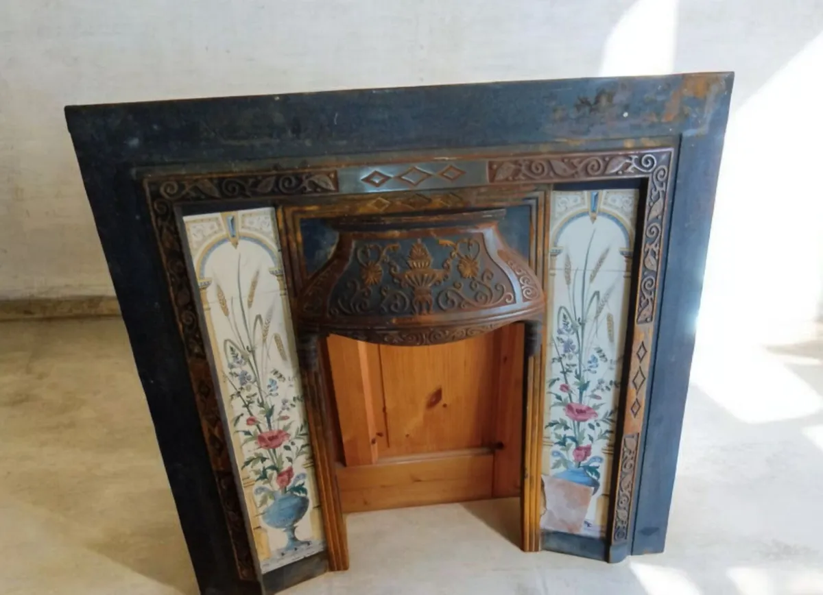 FIREPLACE SURROUND - Image 1