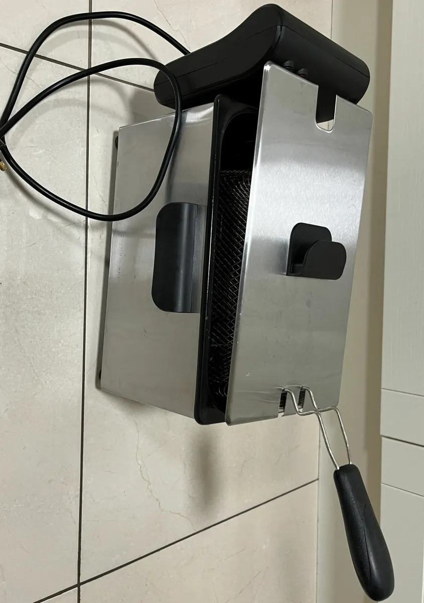 Russell Hobbs Plugin Stainless Steel Dee Fat Fryer - Image 3