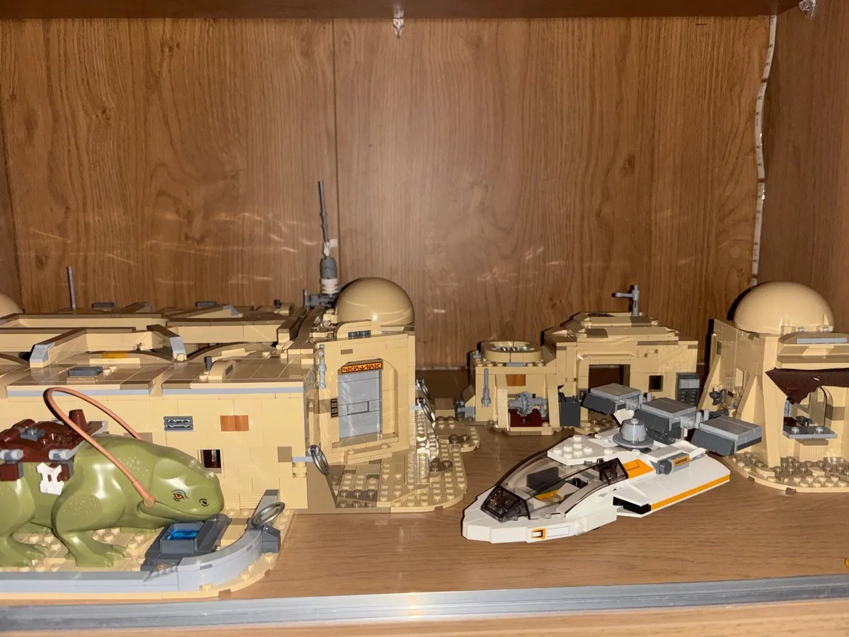 Lego Mos Eisley Cantina - Image 3