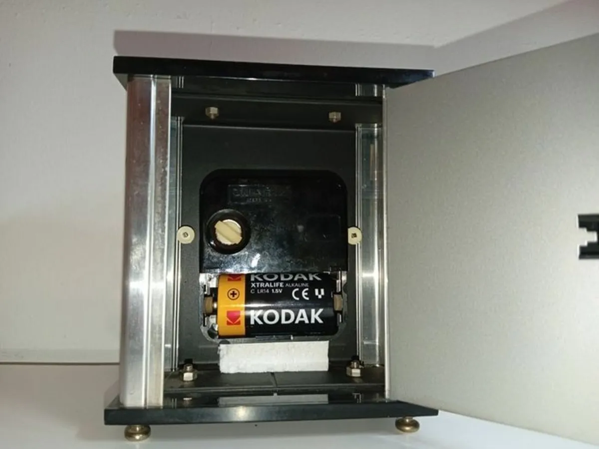 Westclox Vintage Quartqmatic Table Clock - Image 3