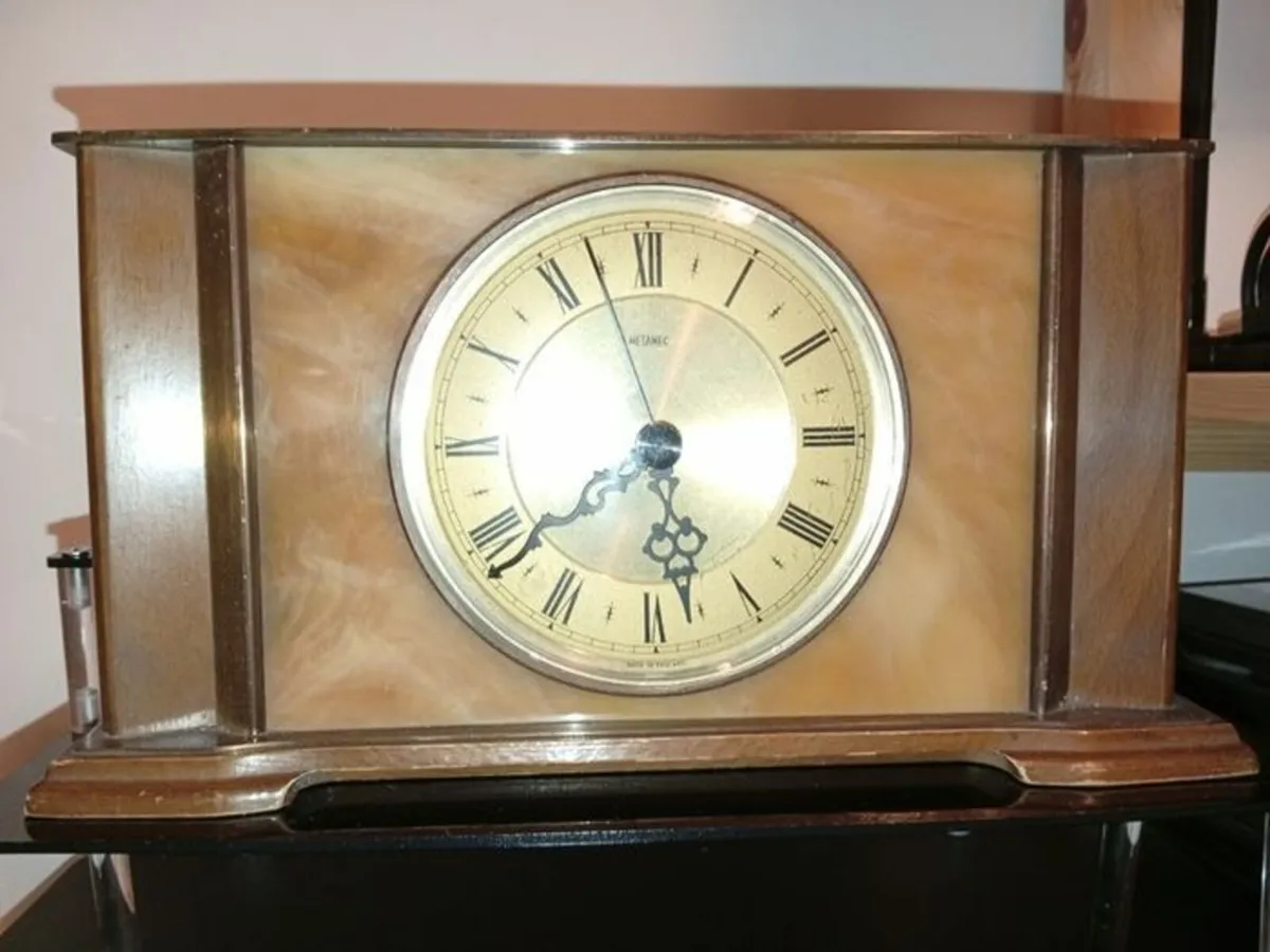 Table clock Vintage Metamec Quartz Mantle Clock - Image 1