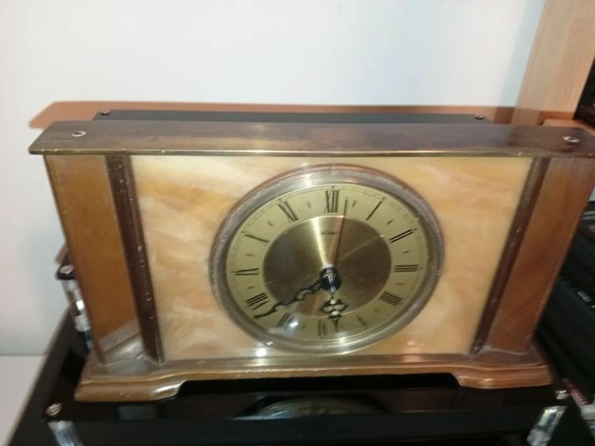 Table clock Vintage Metamec Quartz Mantle Clock - Image 2