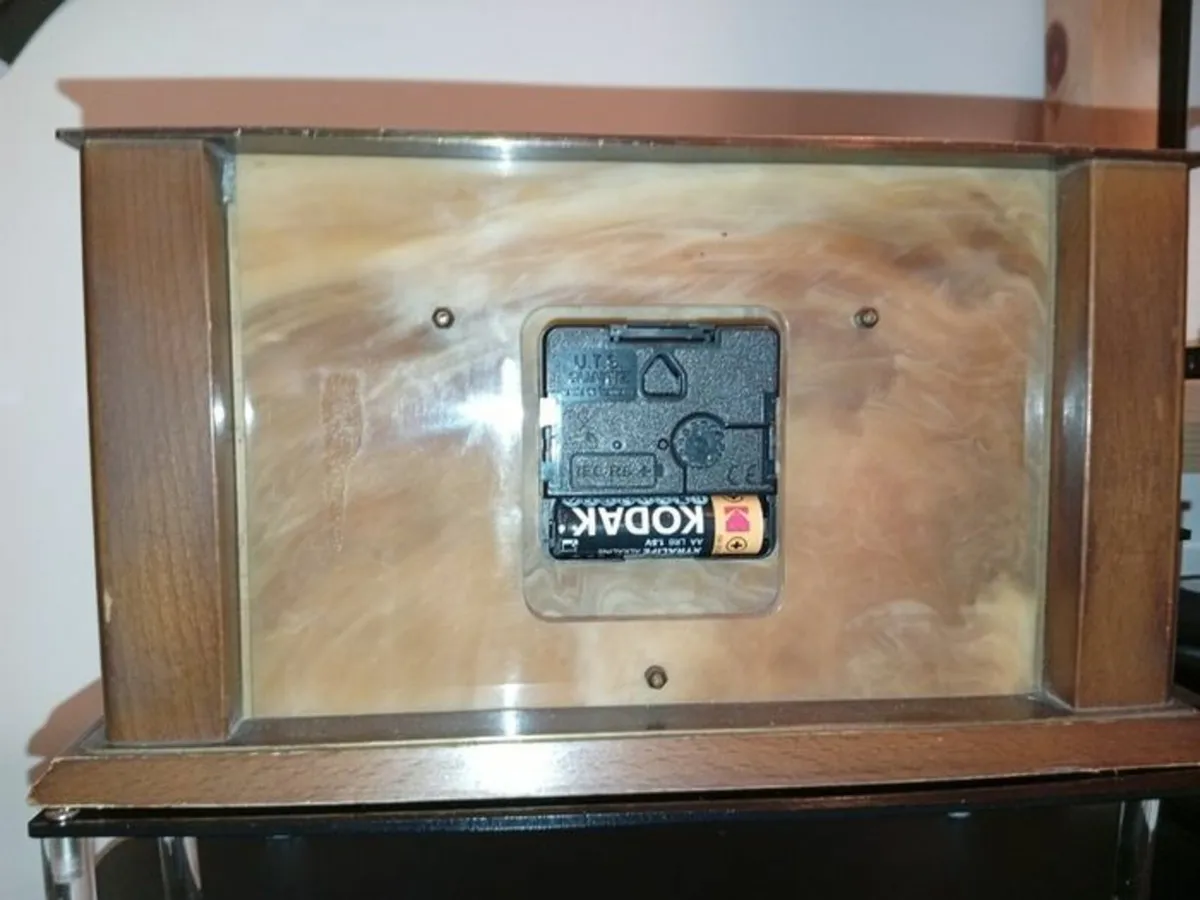 Table clock Vintage Metamec Quartz Mantle Clock - Image 3