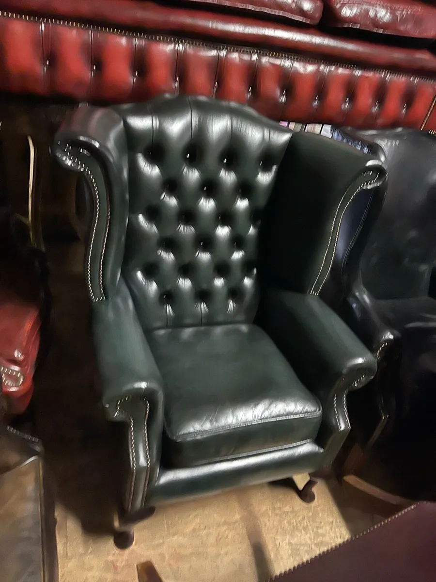 Antique green chesterfield chair. 🎄🎄🎄🎄 - Image 1