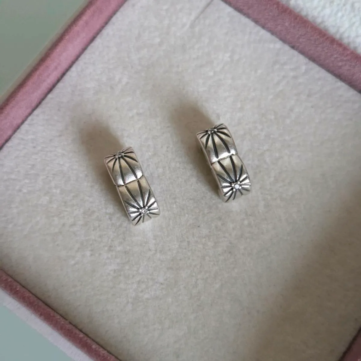 Pandora 
Sparkling sunburst Clips/stopper Charm - Image 4