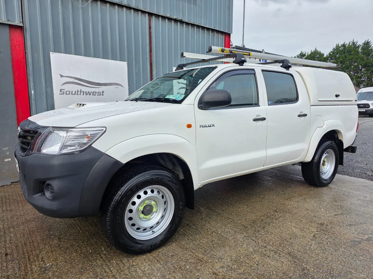 2015 Toyota HILUX ** DOE 07-26 Tax 03-26 ** - Image 1