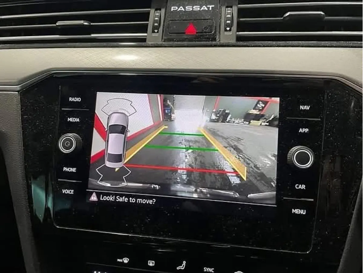 Volkswagen Passat BUSINESS 2.0 TDI MANUAL 6SPEED F - Image 4