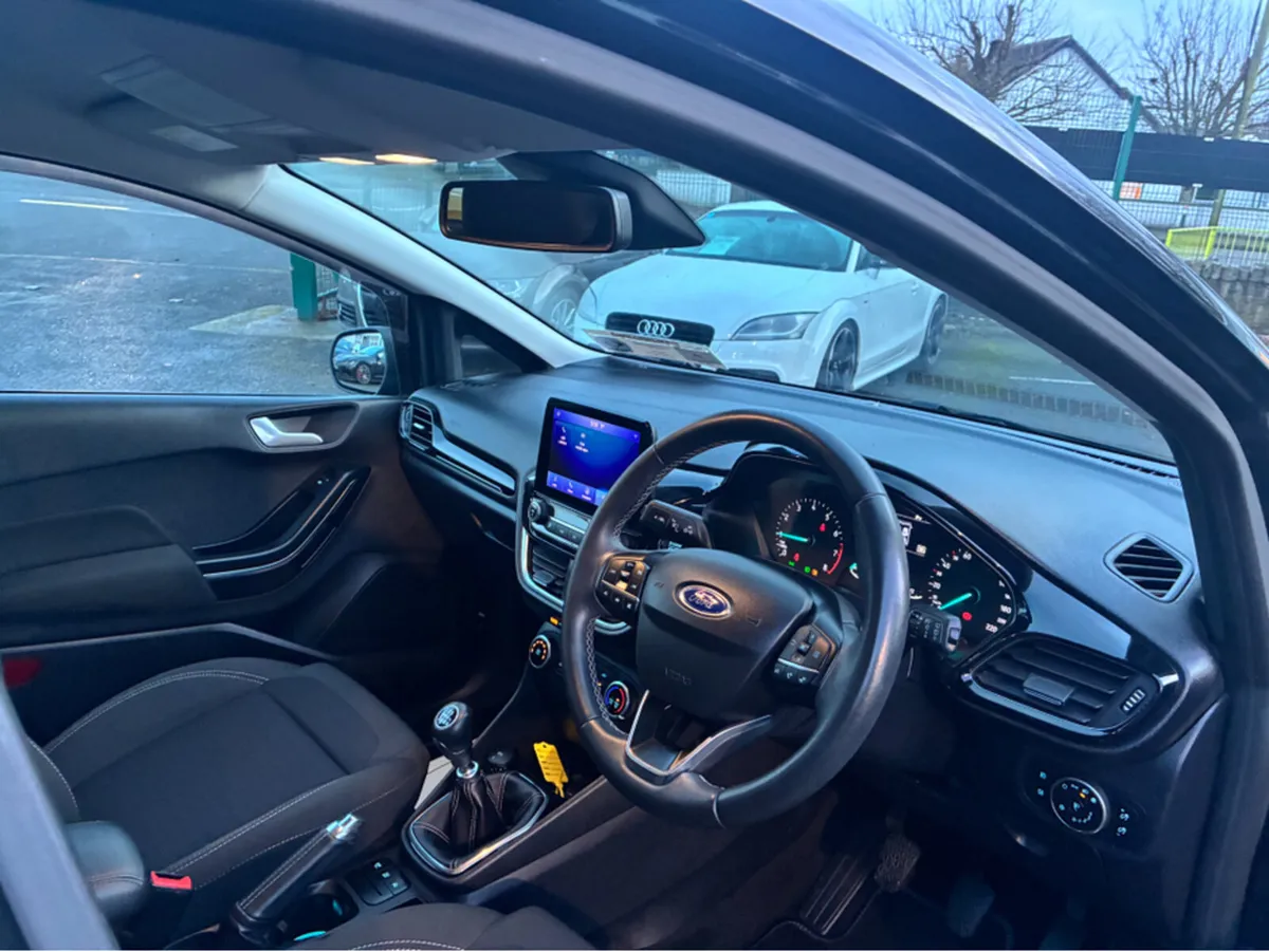 Ford Fiesta ( 202 ) TITANIUM 1.0 HI SPEC PARKING S - Image 3