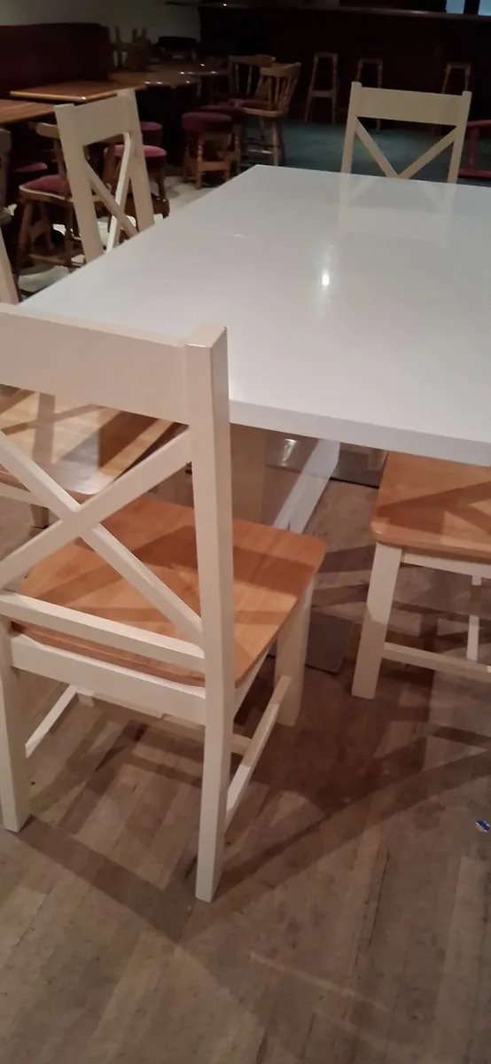 Table and chairs - Image 1