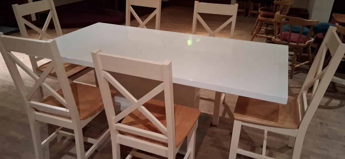 Table and chairs - Image 3