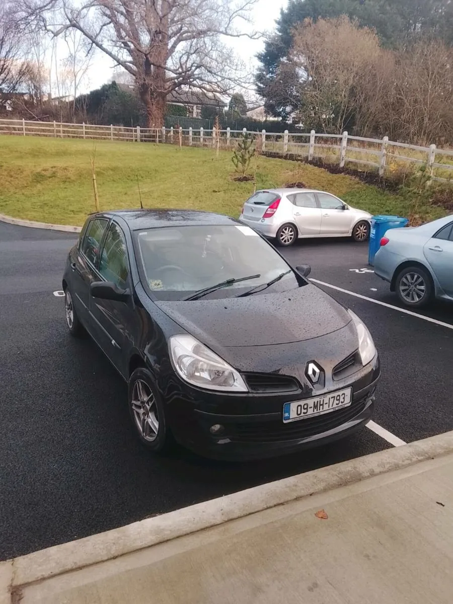 2009 renault clio €1350 - Image 1