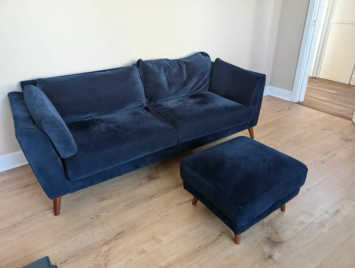 Blue velvet 3 seater sofa with footstool - Image 4