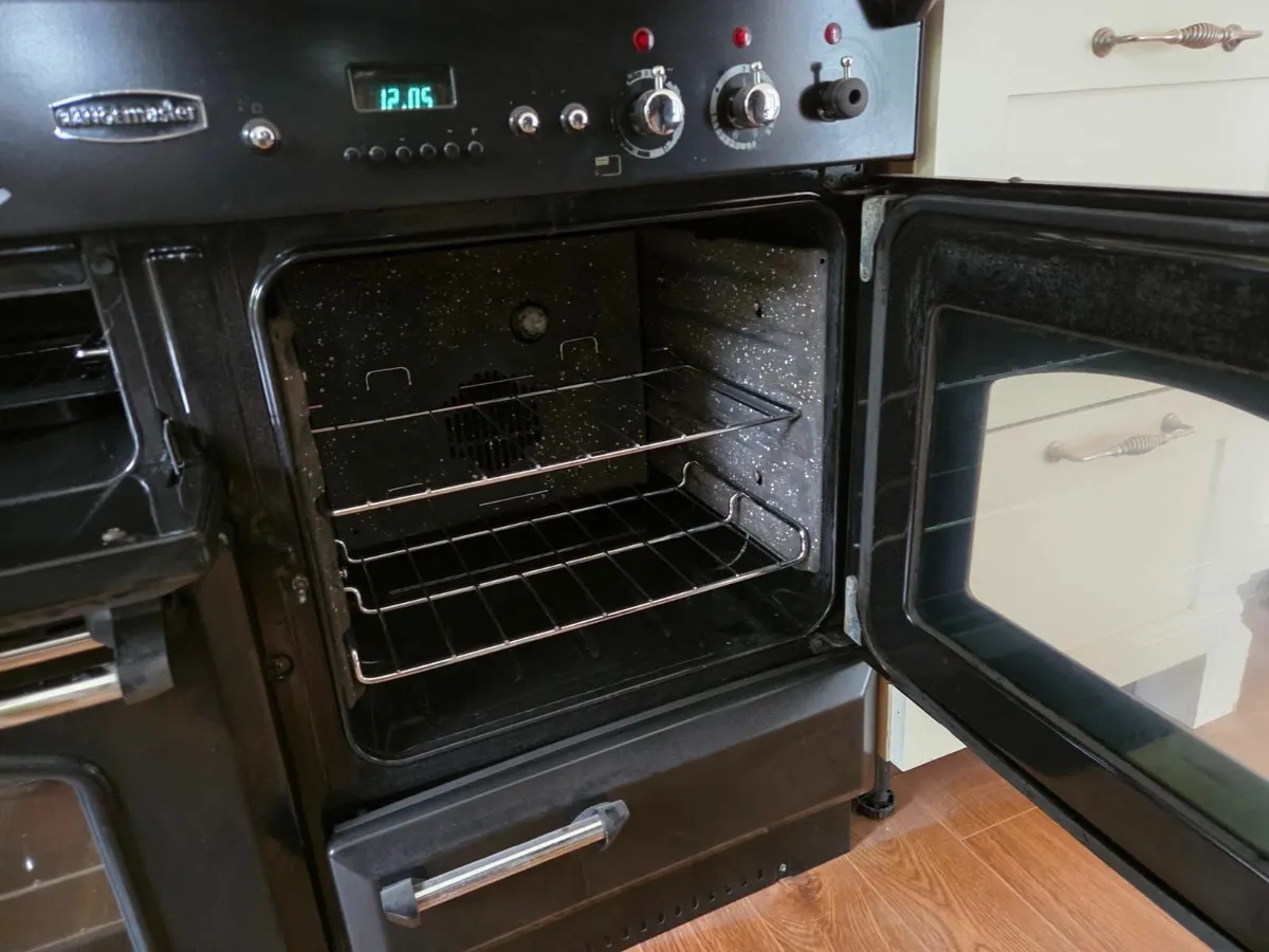 Gas range master oven - Image 2