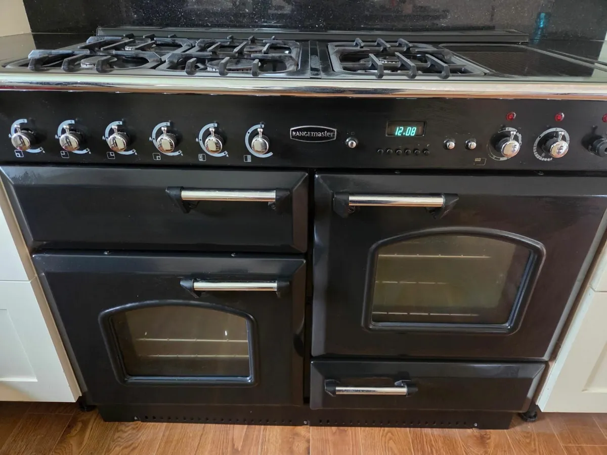 Gas range master oven - Image 1
